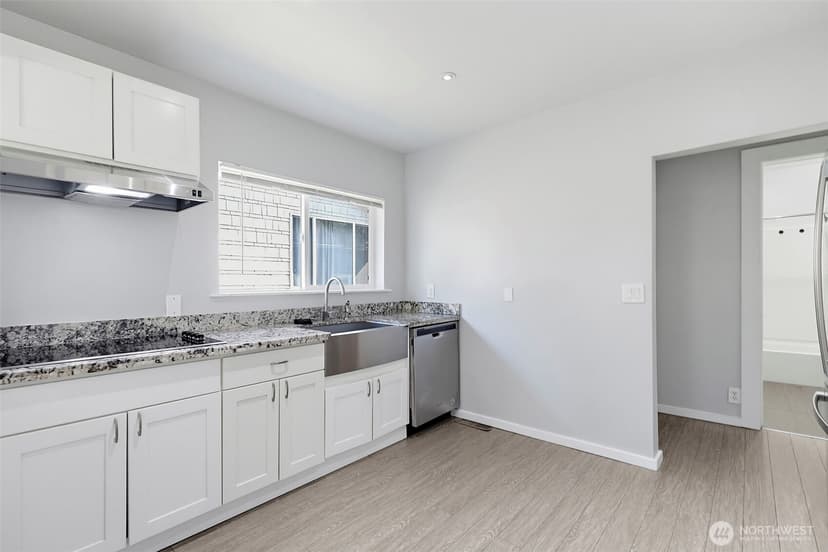 Property photo for 5454 35th Avenue SW, Seattle photo 7