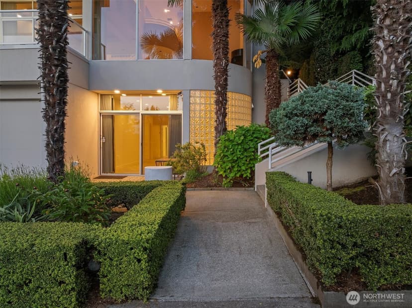 Property photo for 4812 Lake Washington Blvd NE, Kirkland photo 2
