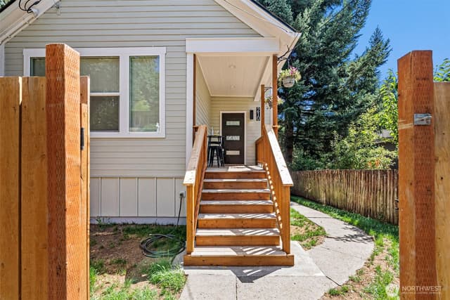 Property photo for 210 S Cambrian Avenue, Bremerton photo 2