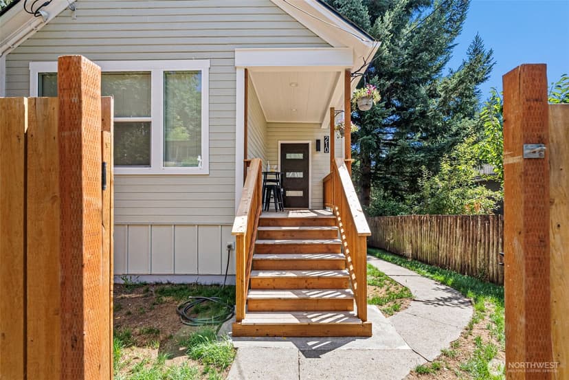 Property photo for 210 S Cambrian Avenue, Bremerton photo 2