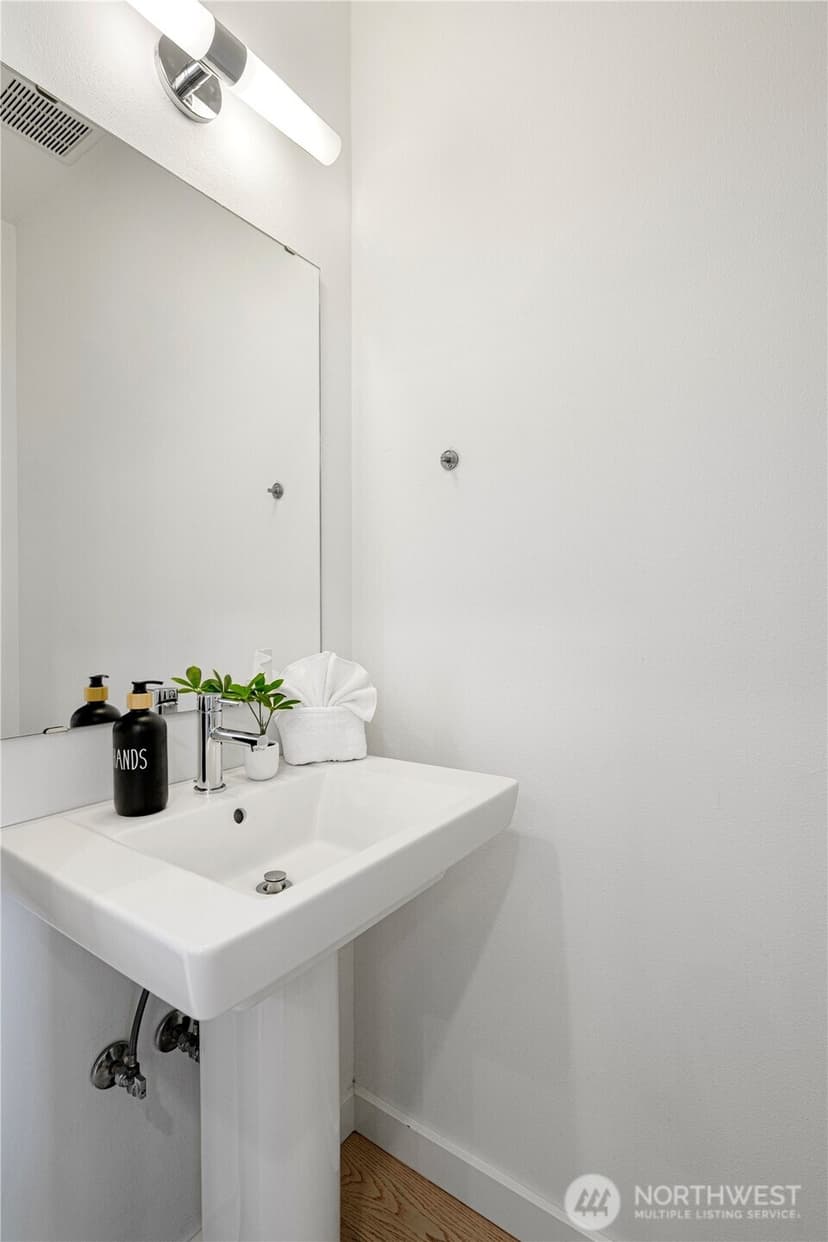 Property photo for 1546 Sturgus Avenue S, Seattle photo 18