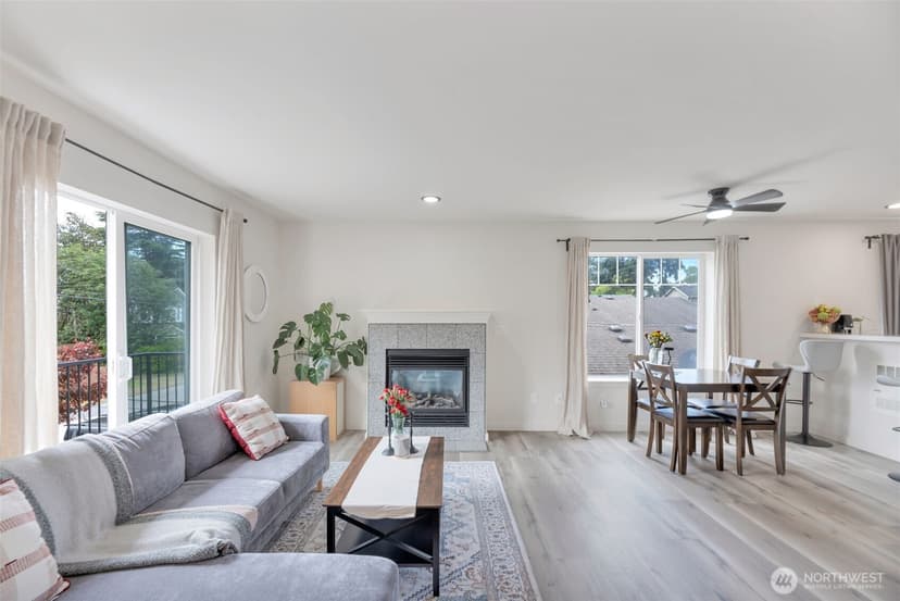 Property photo for 536 N 103rd #A, Seattle photo 2