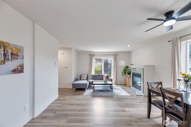 Property photo for 536 N 103rd #A, Seattle photo 4