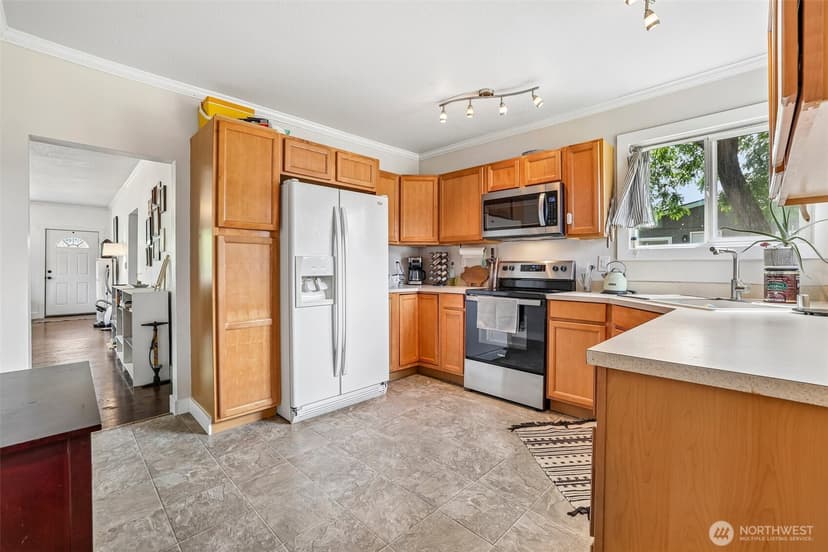 Property photo for 10434 11th Avenue Ct S, Tacoma photo 3