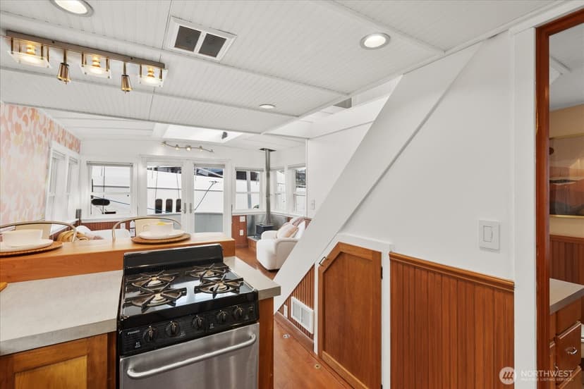 Property photo for 1900 Westlake Avenue N #B20, Seattle photo 14
