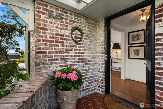 Property photo for 4206 W Glenmont Lane, Seattle photo 4