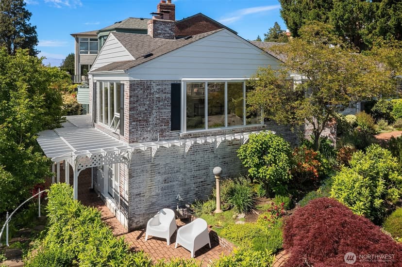 Property photo for 4206 W Glenmont Lane, Seattle photo 2