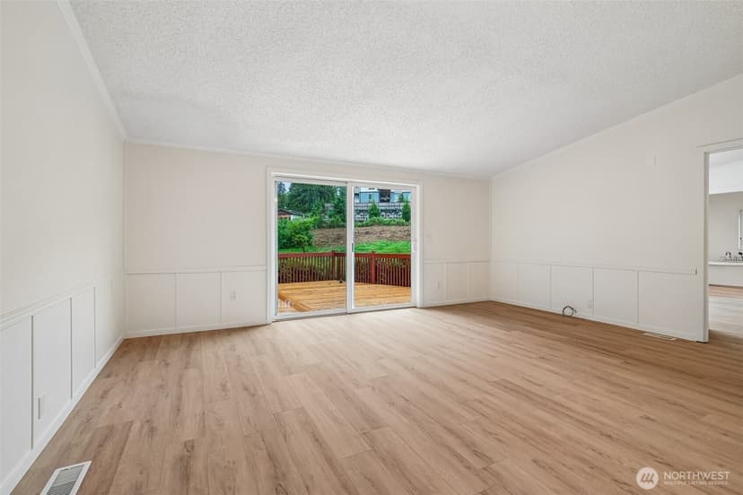 Property photo for 215 105th Avenue E, Edgewood photo 7
