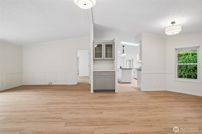 Property photo for 215 105th Avenue E, Edgewood photo 8
