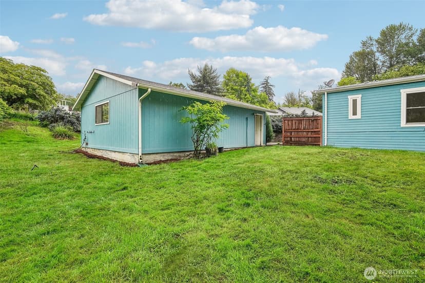 Property photo for 215 105th Avenue E, Edgewood photo 30