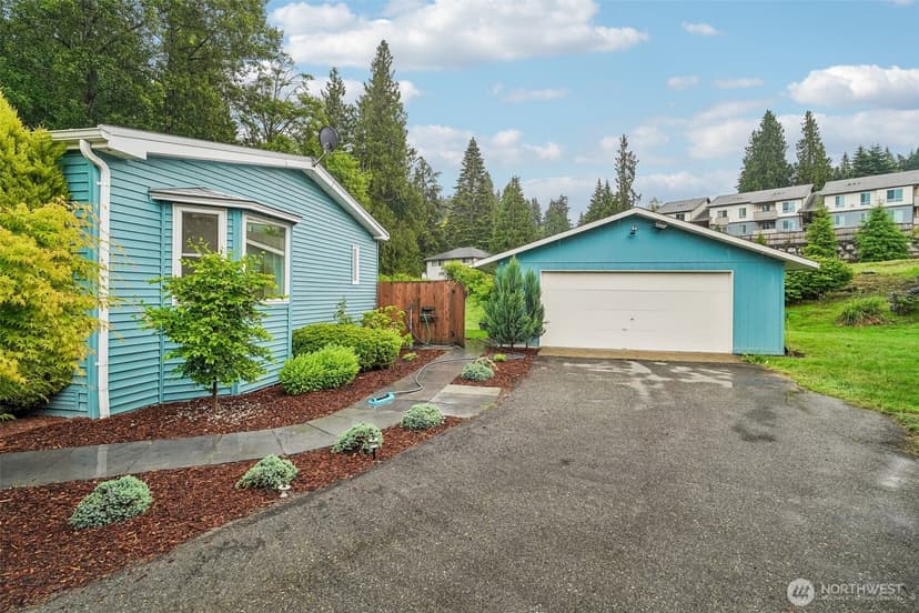 Property photo for 215 105th Avenue E, Edgewood