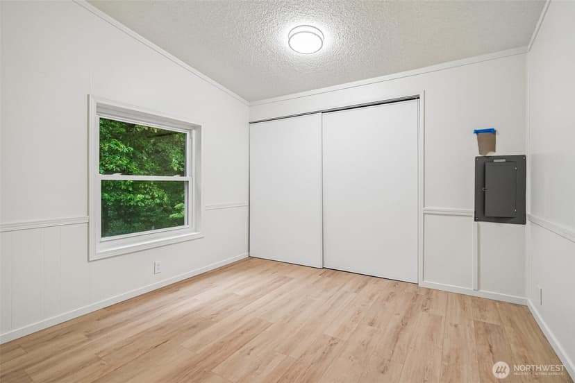 Property photo for 215 105th Avenue E, Edgewood photo 18