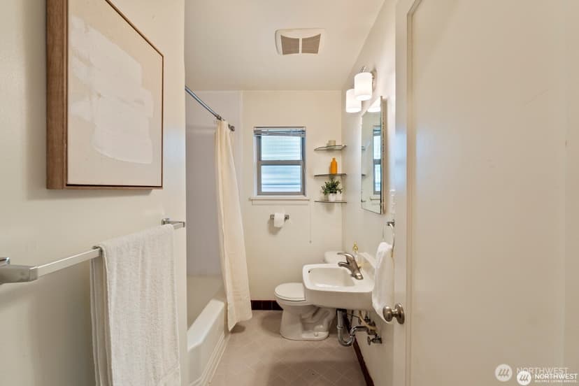 Property photo for 111 NW 140th Street, Seattle photo 17