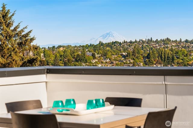 Property photo for 4413 50th Avenue SW, Seattle photo 4