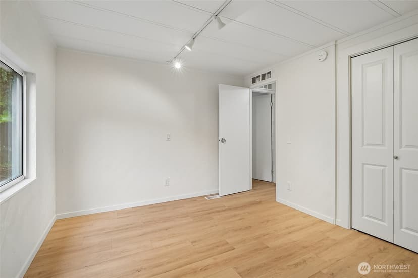 Property photo for 219 105th Avenue E, Edgewood photo 19