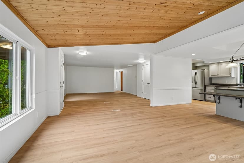 Property photo for 219 105th Avenue E, Edgewood photo 6