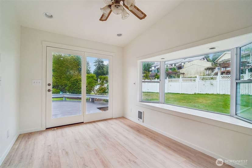Property photo for 219 105th Avenue E, Edgewood photo 9