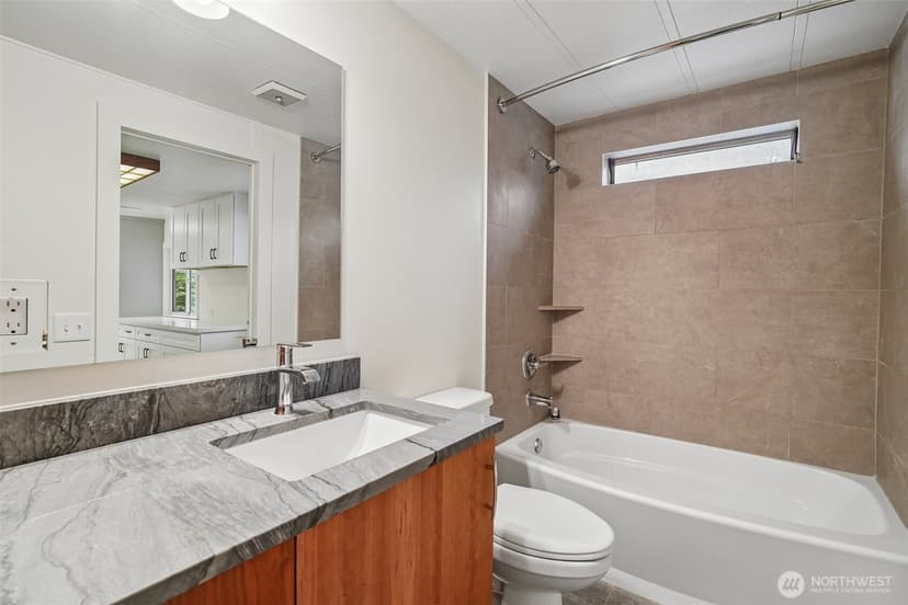 Property photo for 219 105th Avenue E, Edgewood photo 11