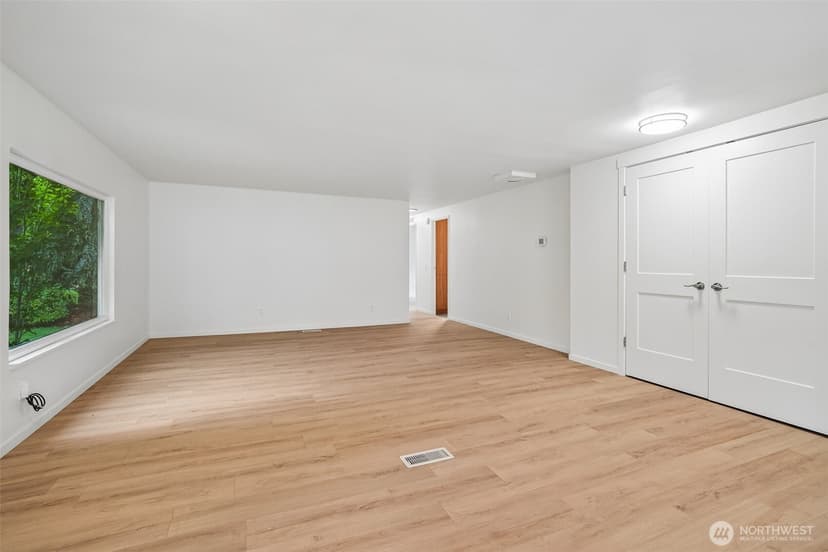 Property photo for 219 105th Avenue E, Edgewood photo 7