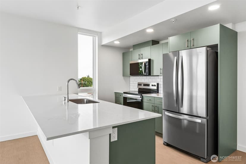 Property photo for 5819 Phinney Avenue N #501, Seattle photo 4