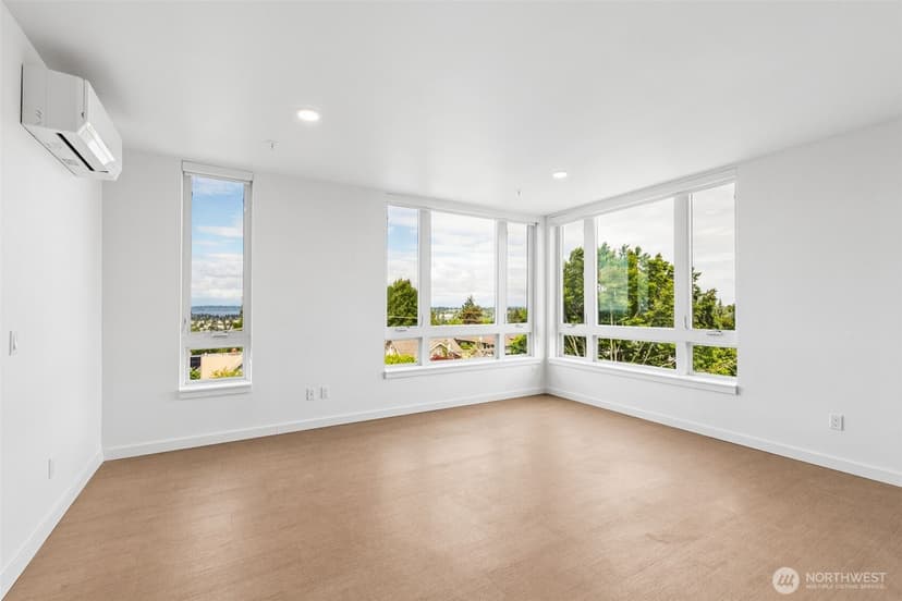 Property photo for 5819 Phinney Avenue N #501, Seattle photo 12