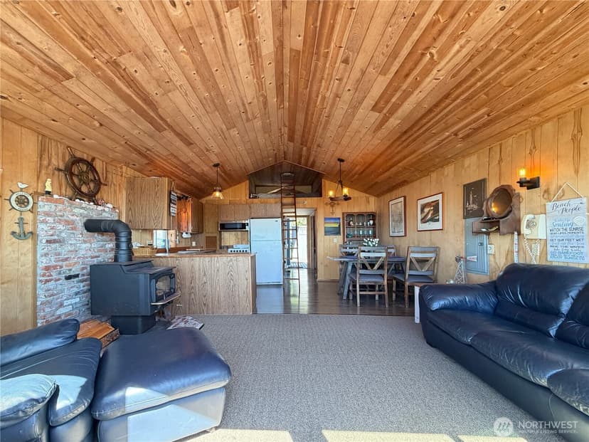 Property photo for 2 S Pilchuck Ave, Hat Island photo 6