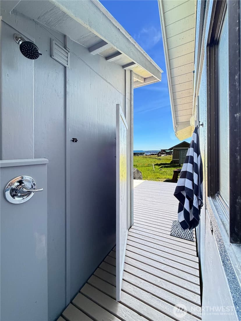 Property photo for 2 S Pilchuck Ave, Hat Island photo 24