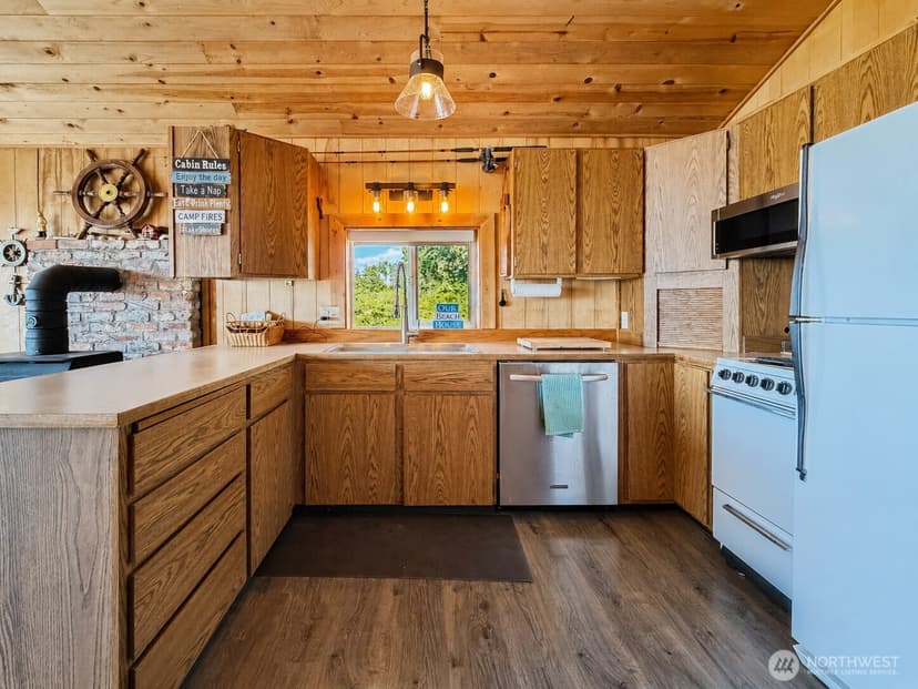 Property photo for 2 S Pilchuck Ave, Hat Island photo 11