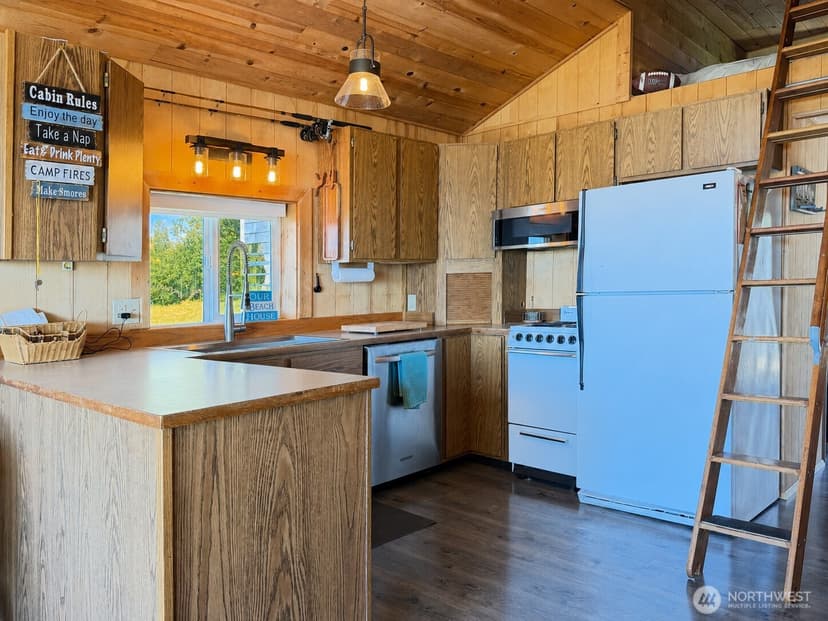 Property photo for 2 S Pilchuck Ave, Hat Island photo 12