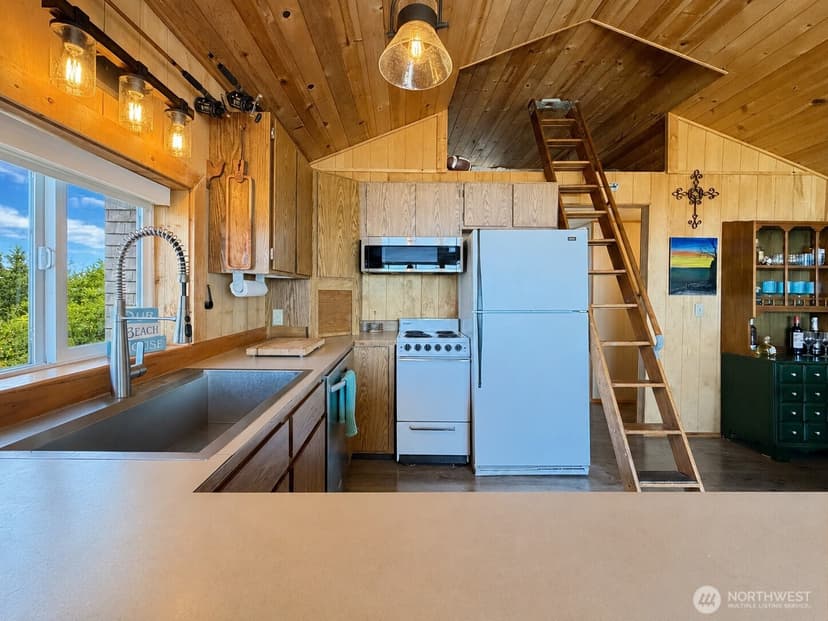 Property photo for 2 S Pilchuck Ave, Hat Island photo 14