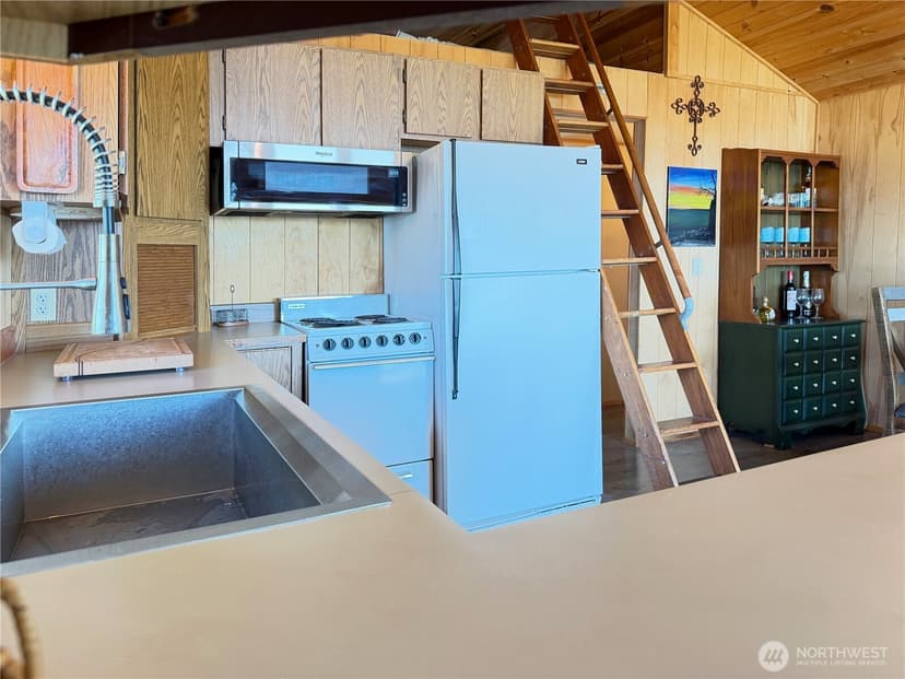 Property photo for 2 S Pilchuck Ave, Hat Island photo 15