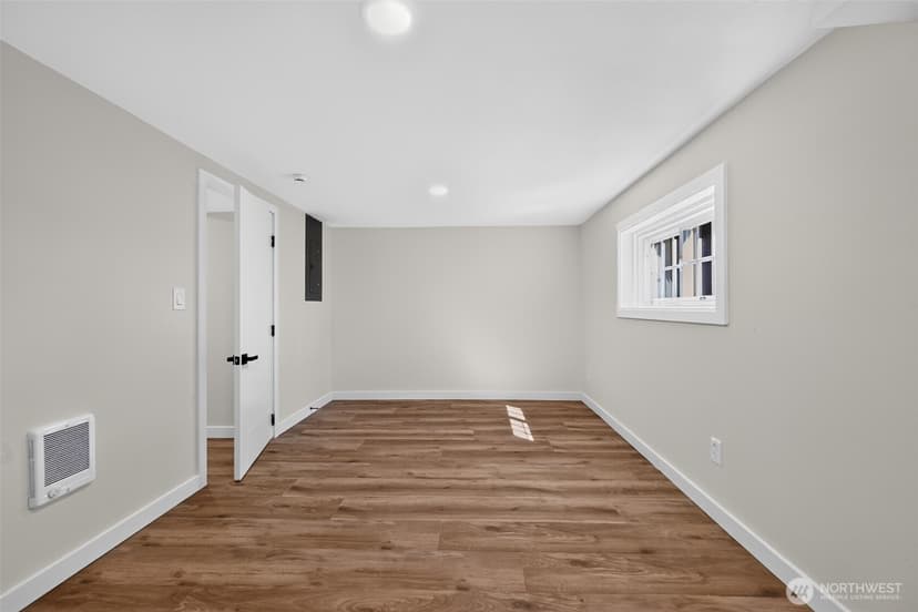 Property photo for 98 Hardie Avenue SW, Renton photo 27