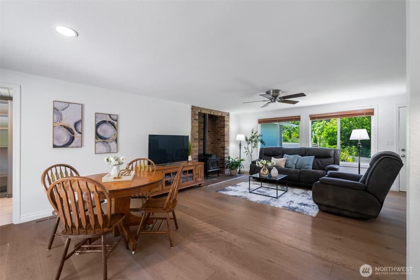 Property photo for 12328 Issaquah Hobart Road, Issaquah photo 6