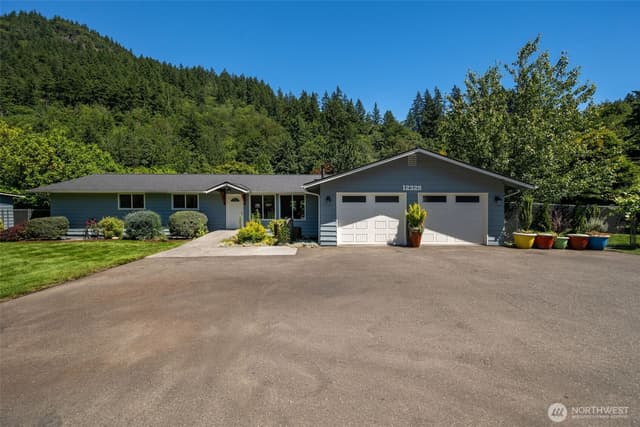 Property photo for 12328 Issaquah Hobart Road, Issaquah photo 2