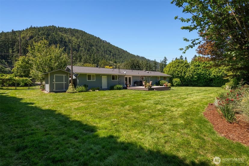 Property photo for 12328 Issaquah Hobart Road, Issaquah photo 35