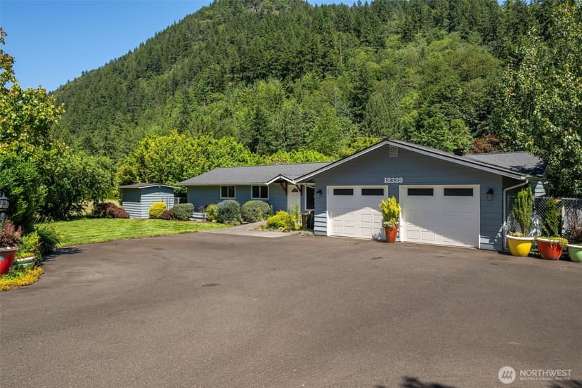 Property photo for 12328 Issaquah Hobart Road, Issaquah photo 3