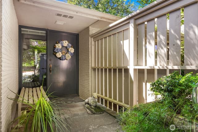 Property photo for 1871 40th Avenue E, Seattle photo 4