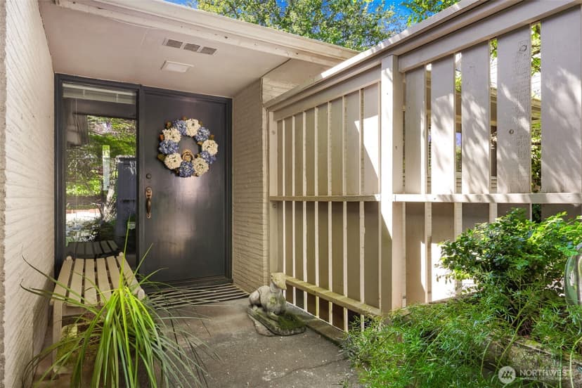 Property photo for 1871 40th Avenue E, Seattle photo 4