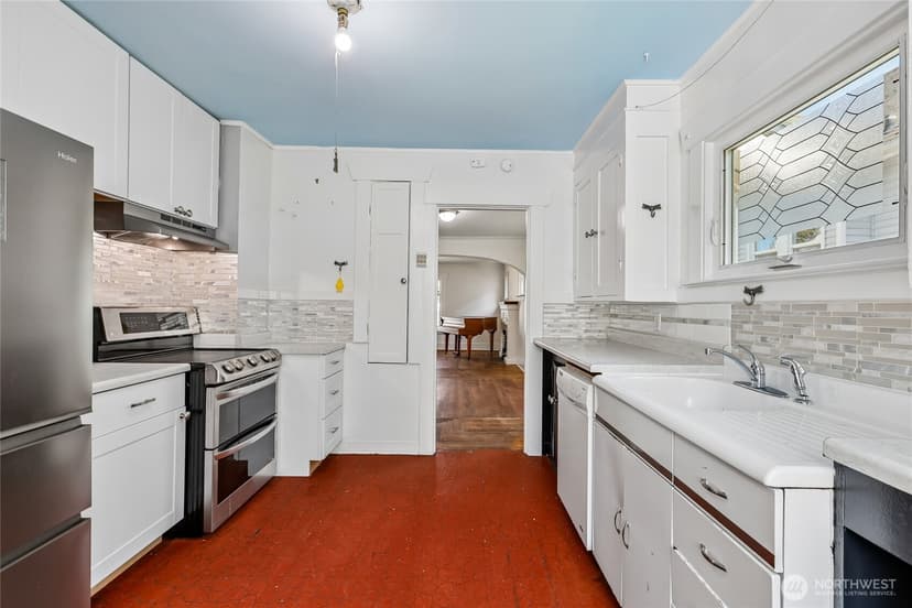 Property photo for 4055 Latona Avenue NE, Seattle photo 12