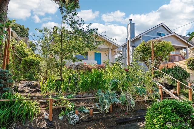 Property photo for 4055 Latona Avenue NE, Seattle photo 3
