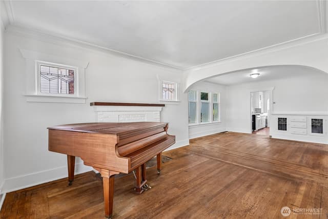 Property photo for 4055 Latona Avenue NE, Seattle photo 5