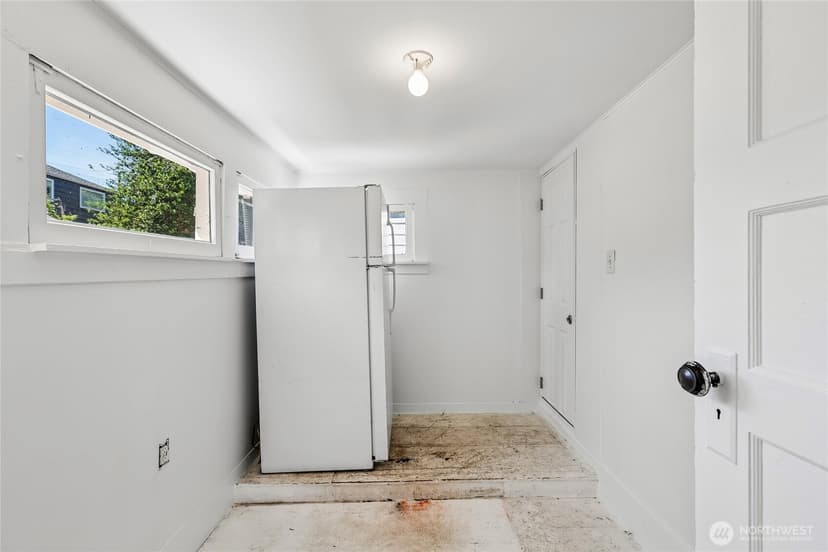 Property photo for 4055 Latona Avenue NE, Seattle photo 14