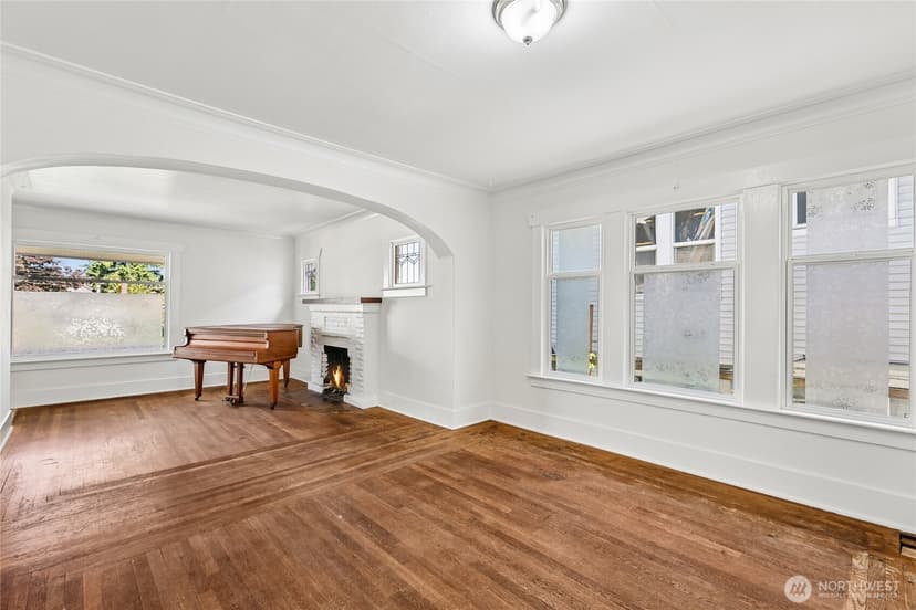Property photo for 4055 Latona Avenue NE, Seattle photo 6