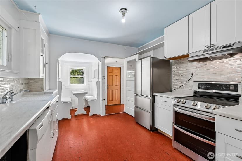 Property photo for 4055 Latona Avenue NE, Seattle photo 9