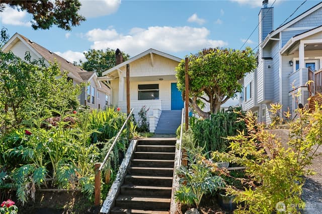 Property photo for 4055 Latona Avenue NE, Seattle photo 2