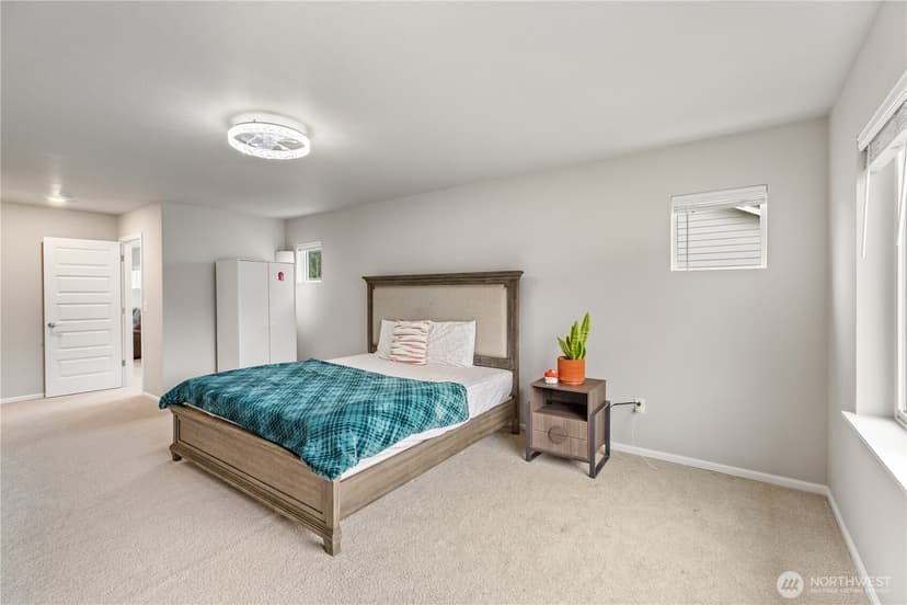 Property photo for 17621 Crossing Drive E, Puyallup photo 11