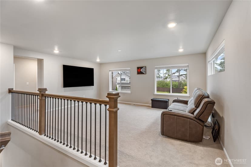 Property photo for 17621 Crossing Drive E, Puyallup photo 9