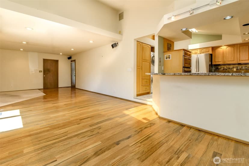 Property photo for 20123 4th Avenue S, Des Moines photo 18