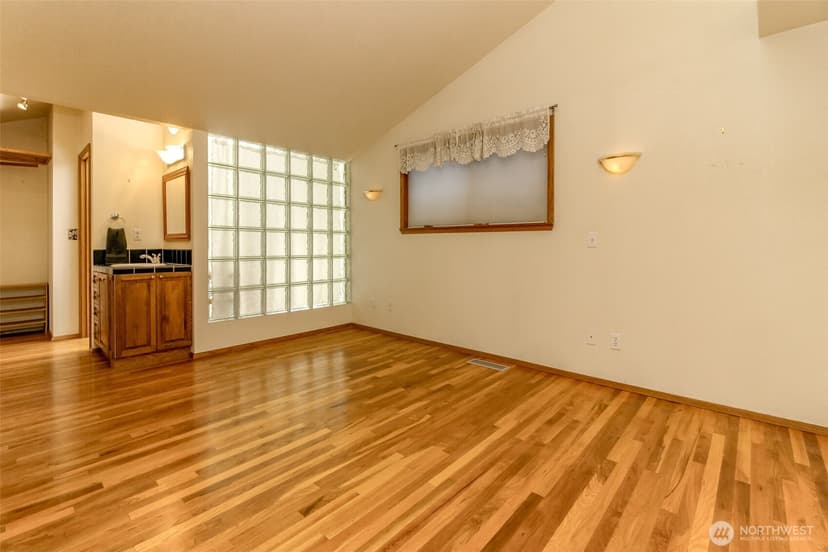 Property photo for 20123 4th Avenue S, Des Moines photo 6