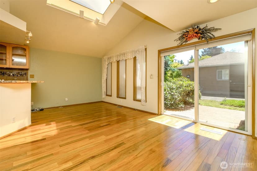 Property photo for 20123 4th Avenue S, Des Moines photo 19